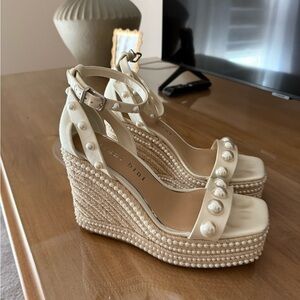 Gianni Bini Pearl Wedge Heels Sz. 9